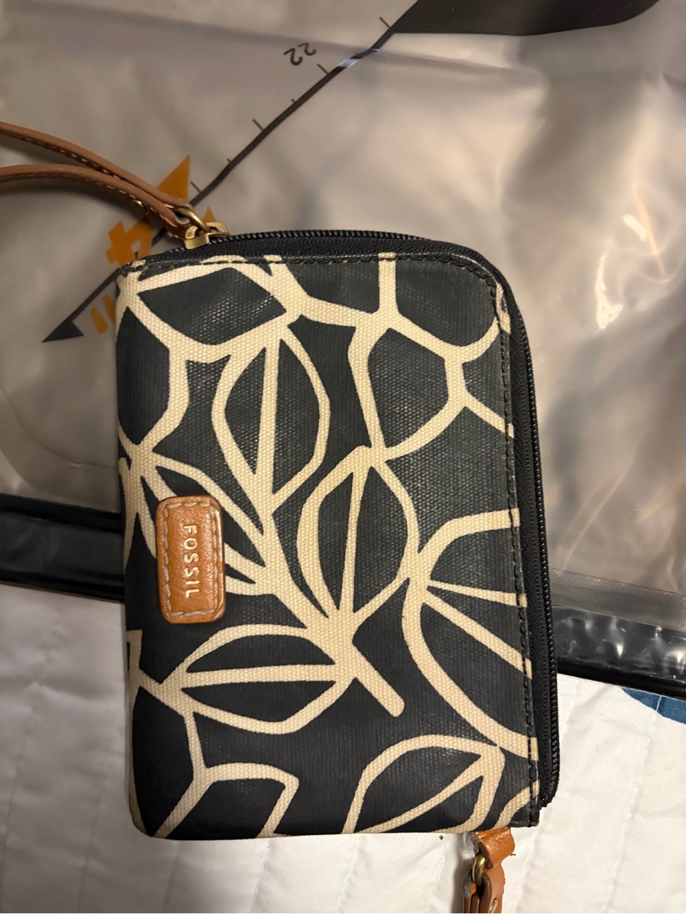 Fossil Black and Cream Floral Zip Wristlet